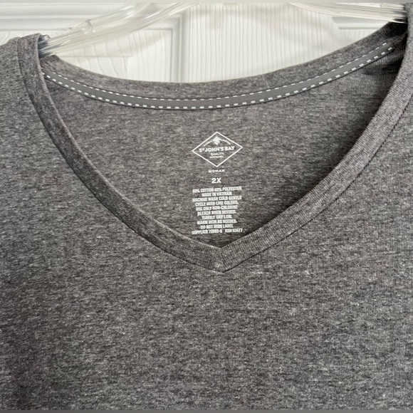 Women’s Grey 3/4 Length Sleeve v-Neck T-Shirt SZ 2X - Picture 3 of 5